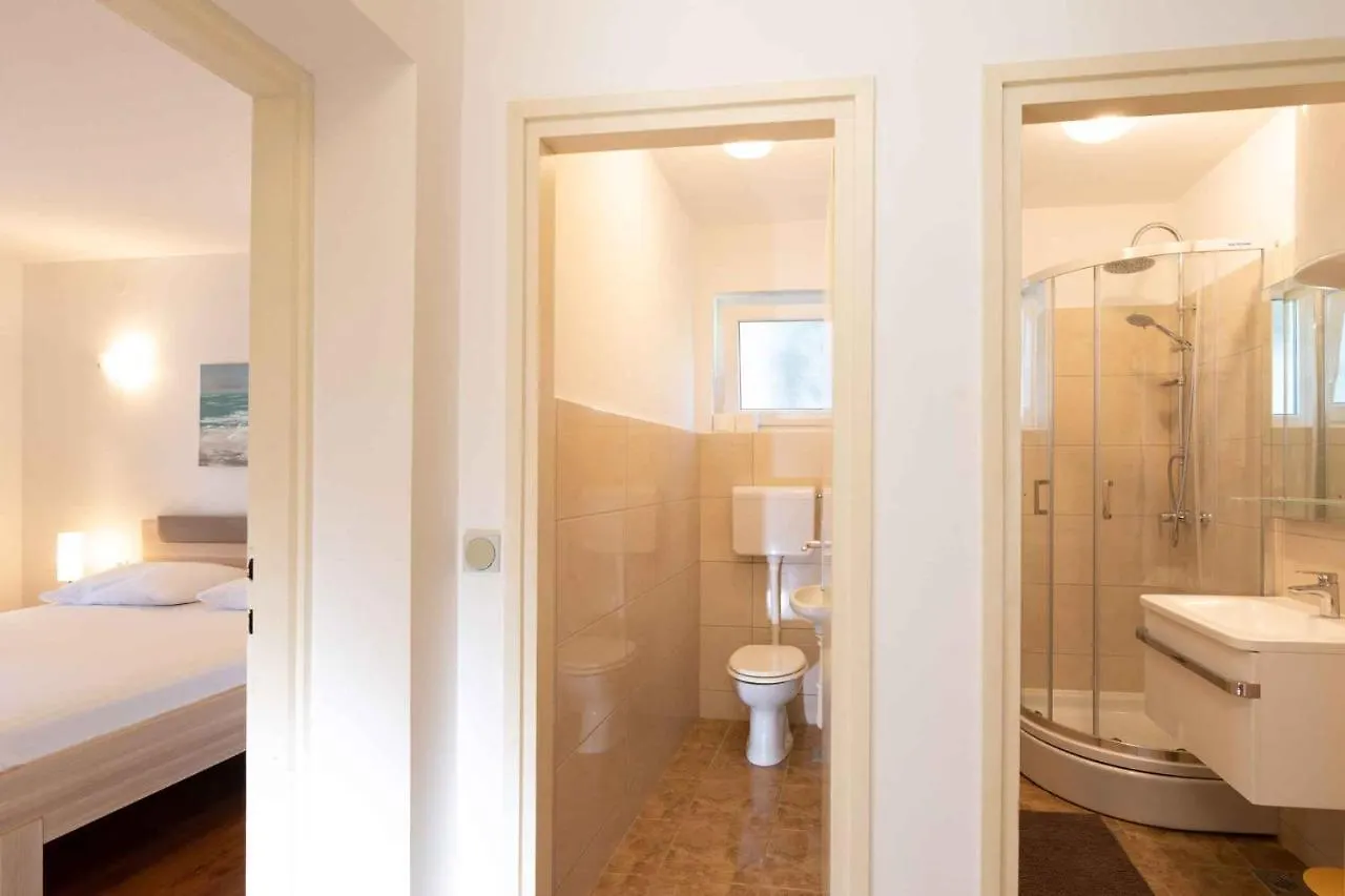Apartments In Selce 41700