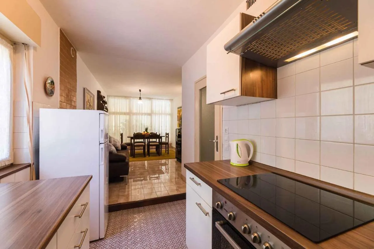 Apartments In Selce 41700