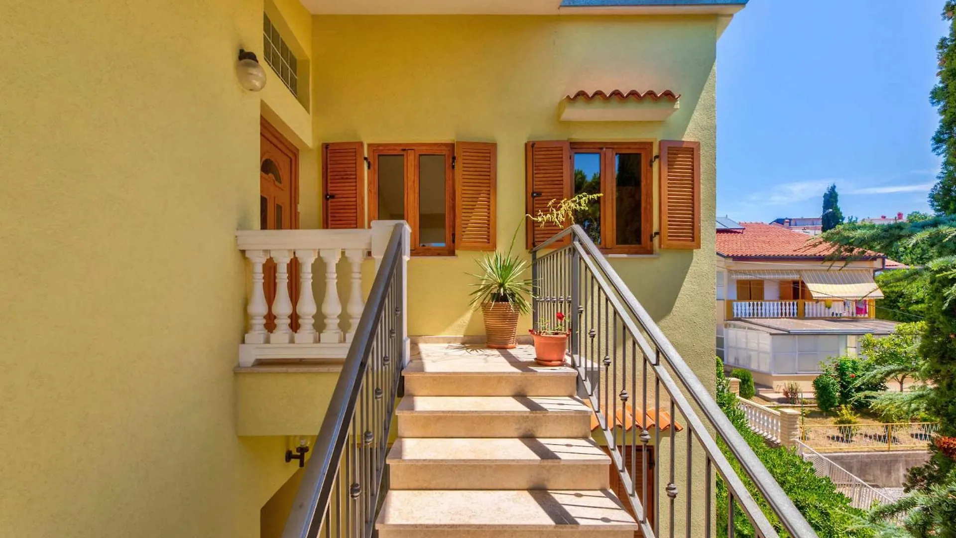 Apartments In Selce 41700