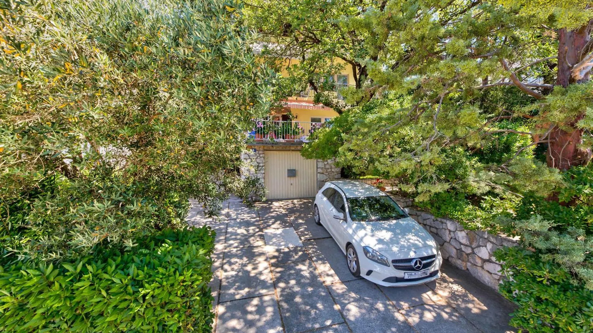 Apartments In Selce 41700