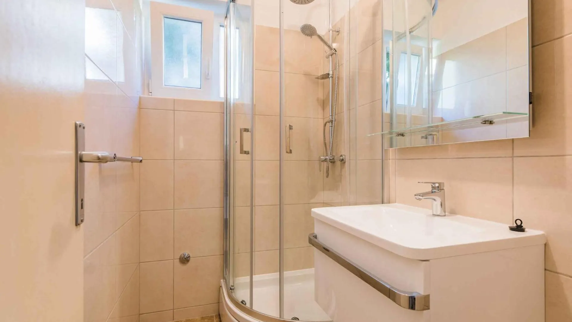 Apartments In Selce 41700