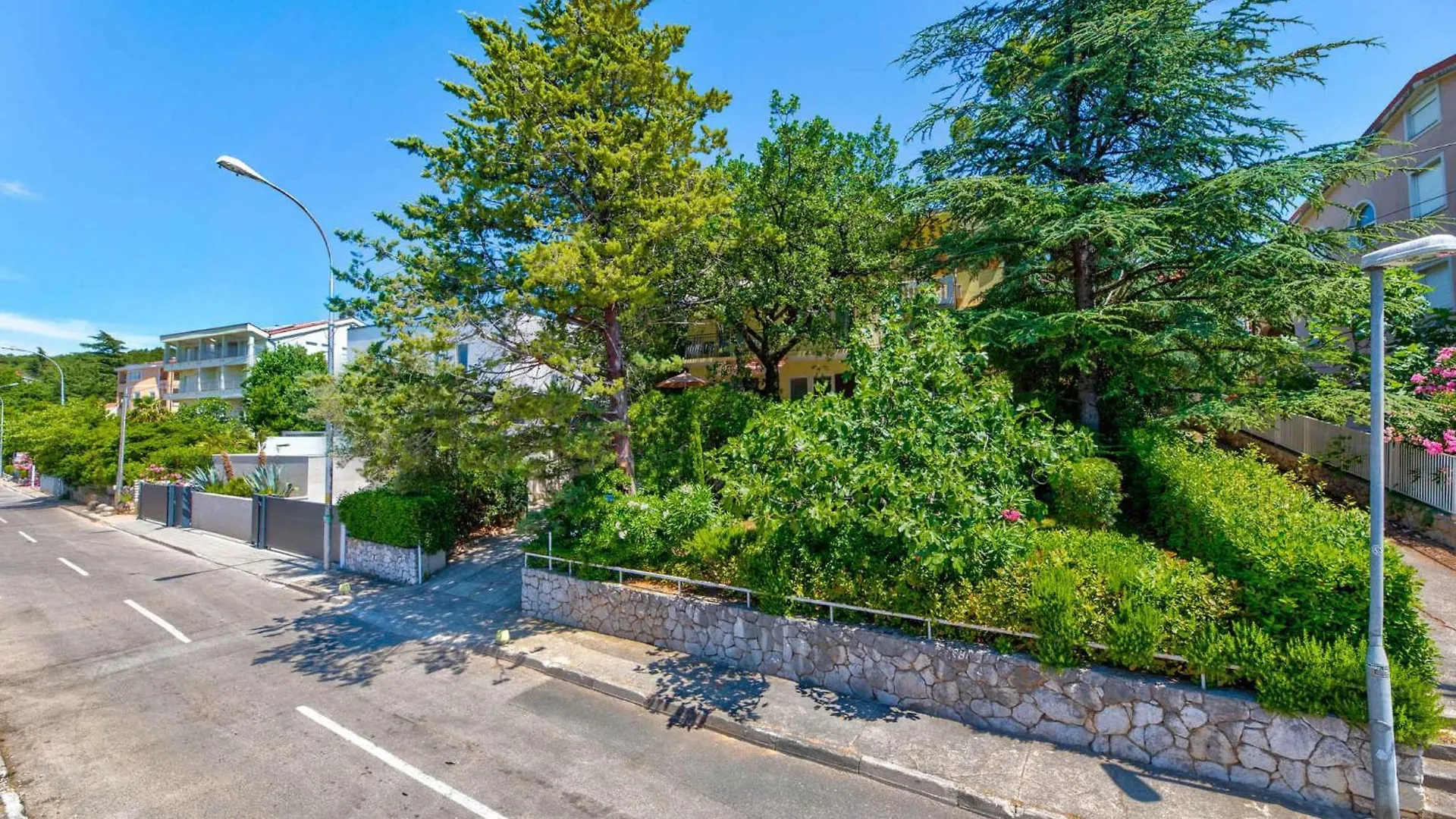 Apartments In Selce 41700