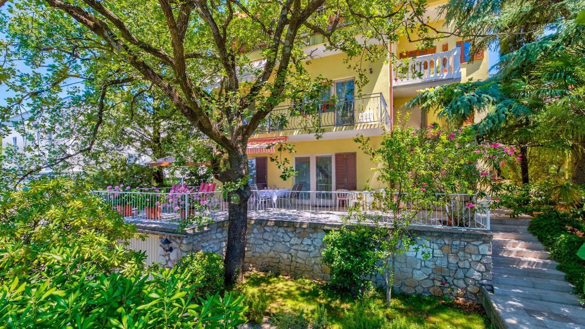 Apartments In Selce 41700